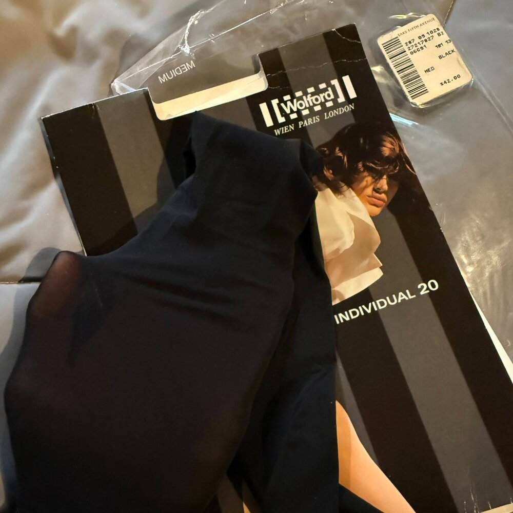 Wolford Individual 20 Tights in Black - Picture 5 of 6